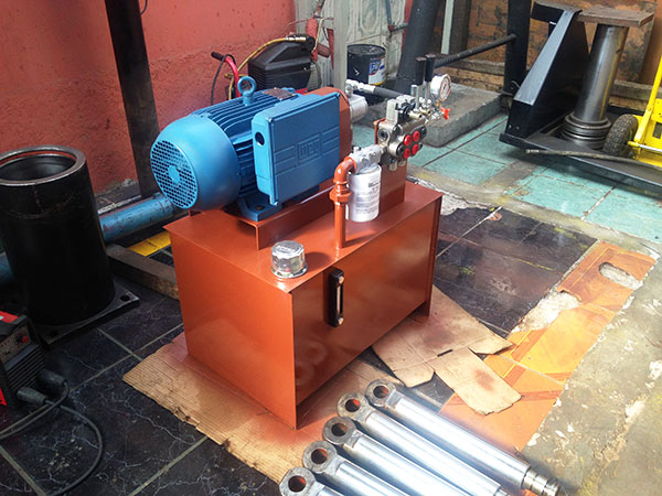 Equipo hidráulico para control y potencia en maquinaria