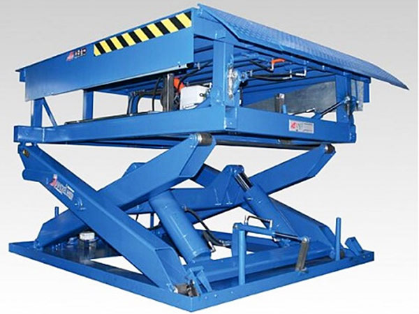 Sistema hidráulico con mangueras, racores y filtros industriales