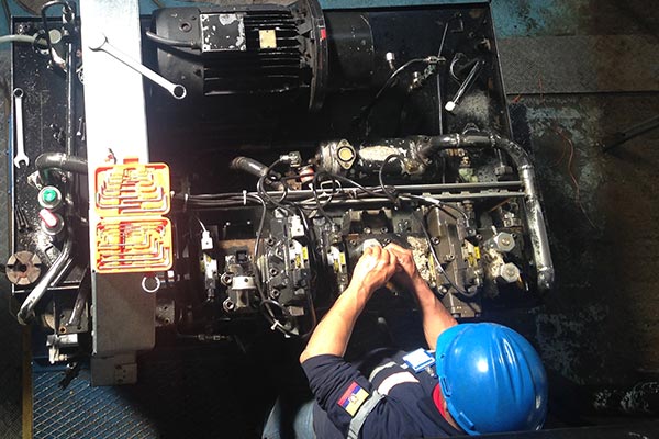 Equipo profesional especializado en sistemas hidráulicos industriales