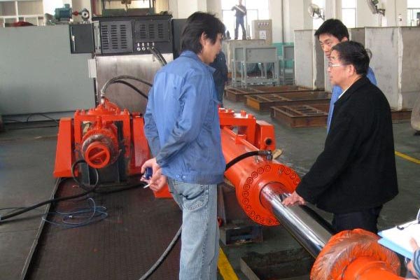 Innovación en sistemas hidráulicos y automatización de procesos industriales