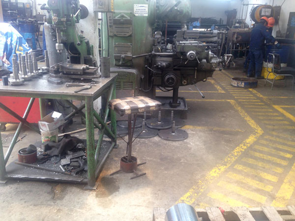 Servicio de mantenimiento para maquinaria hidráulica industrial